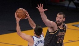 湖人最新交易中锋消息爆料,中锋位置引关注，神秘球员加盟传闻浮出水面”